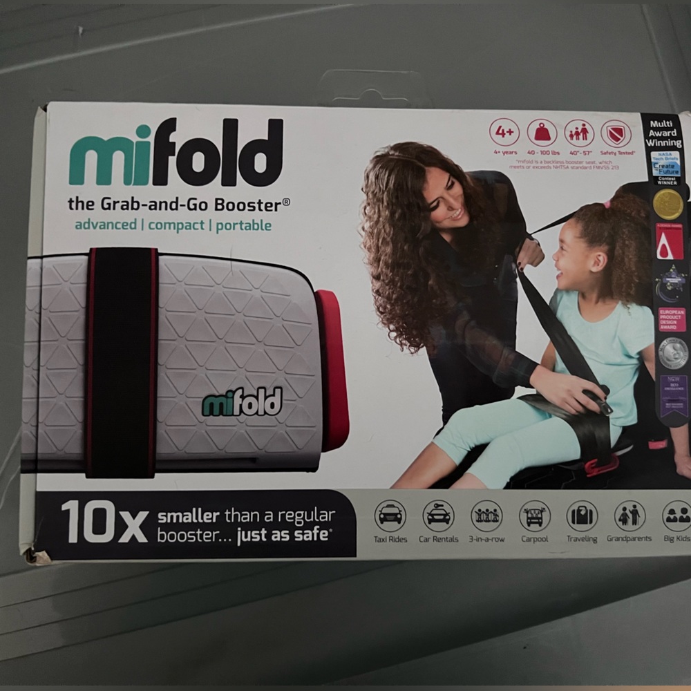 Popular compact booster.  Great for vacations & seat back-up.  Used a few times.